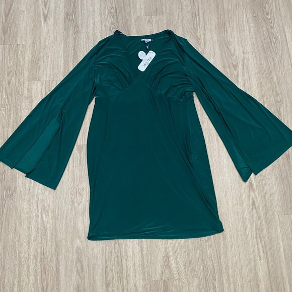 Chi Chi London Dresses & Skirts - NWT Chi Chi Mini Bodycon Dress V Neck Split Sleeve Stretch Green Womens Size 18